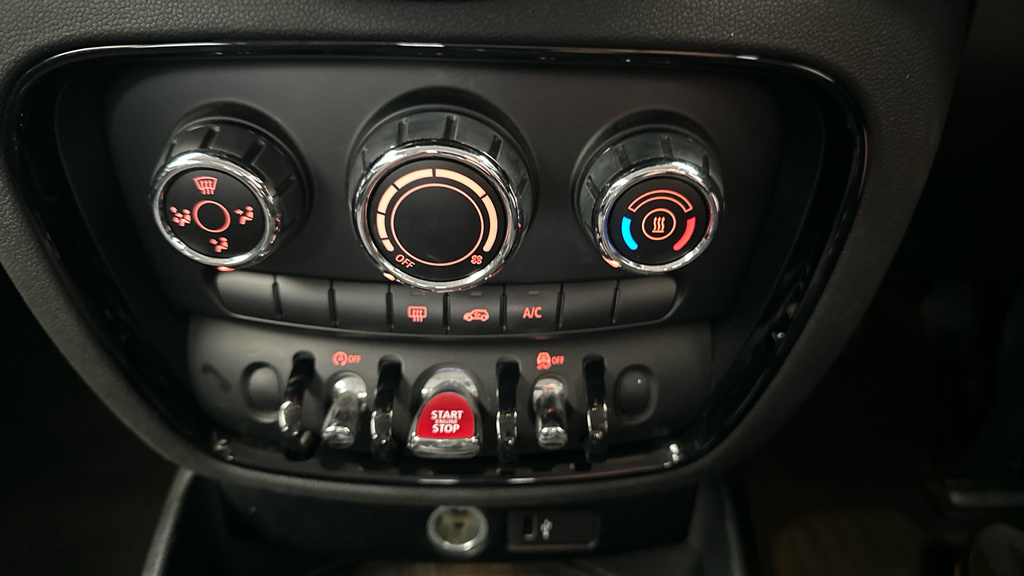 Mini Clubman 1.5 Cooper Classic 6Dr Red #15