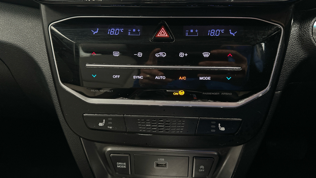 SsangYong Tivoli 1.5 K30 Hatchback CU24ZXK Black #17