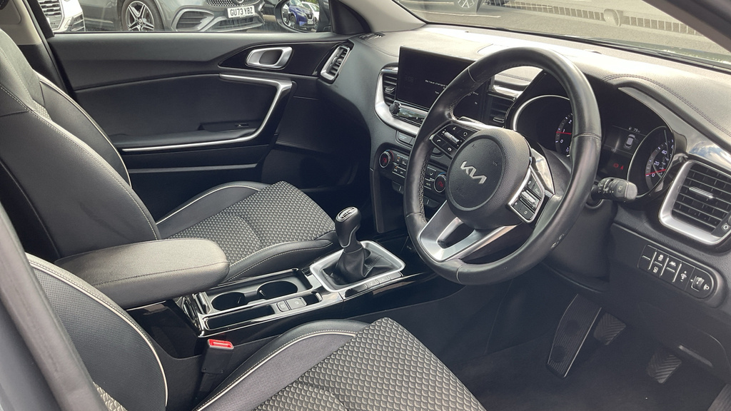 Kia Xceed 1.5 T Gdi 3 Suv 158 Bhp Silver #9
