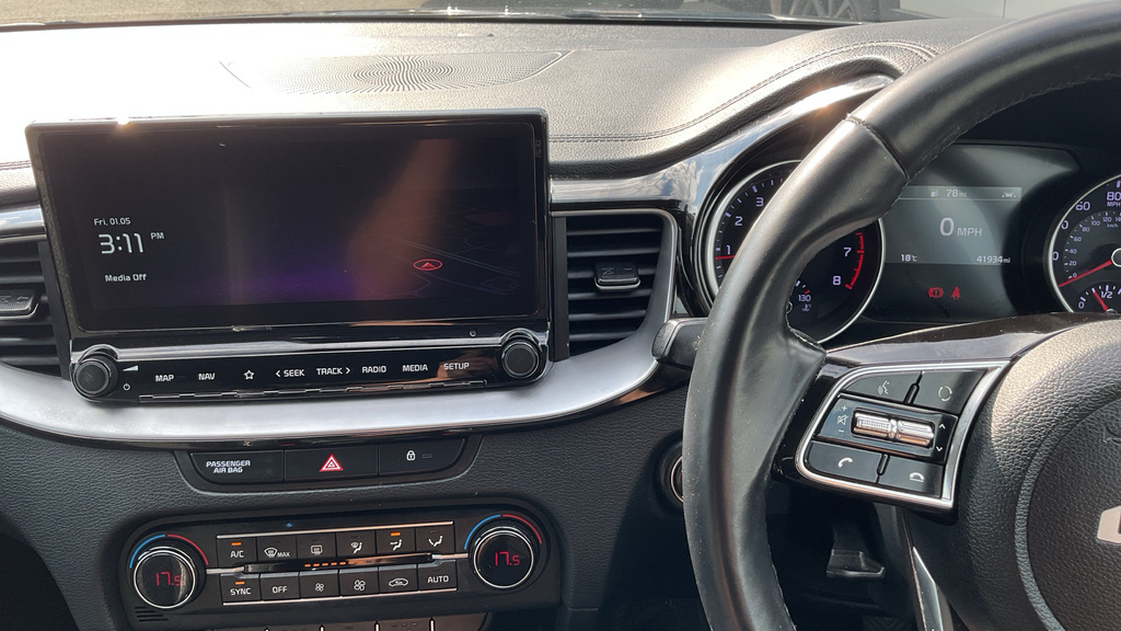 Kia Xceed 1.5 T Gdi 3 Suv 158 Bhp Silver #18