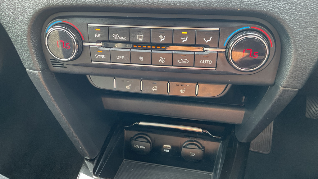 Kia Xceed 1.5 T Gdi 3 Suv 158 Bhp Silver #13