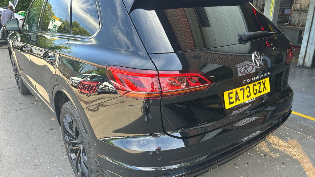 Volkswagen Touareg 3.0 V6 Tdi 4Motion R-line Tech Plus Tip Black #40