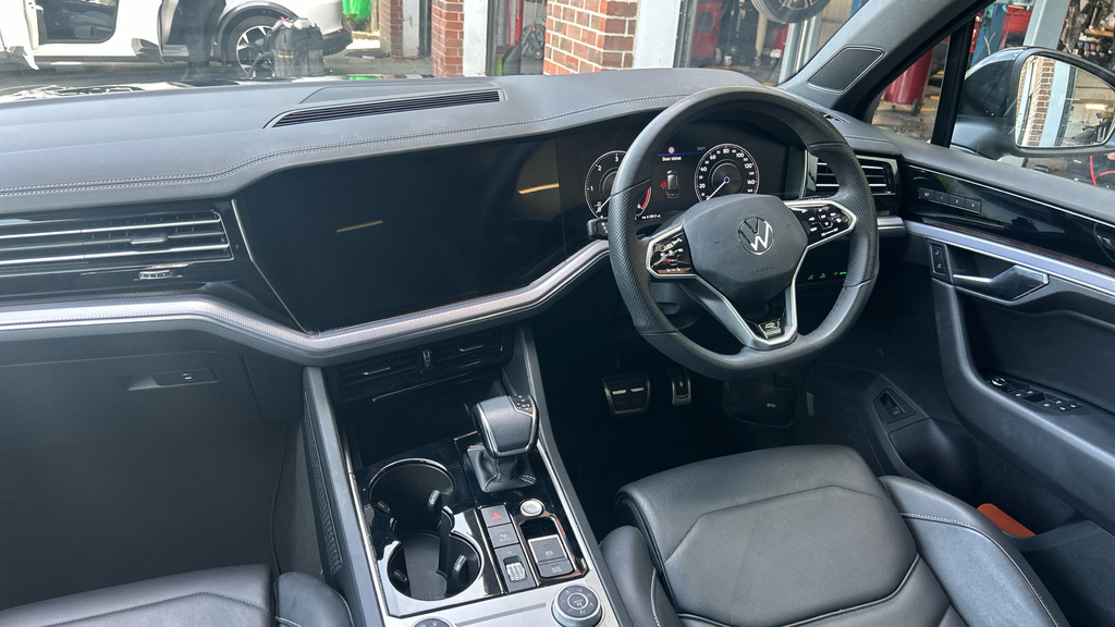 Volkswagen Touareg 3.0 V6 Tdi 4Motion R-line Tech Plus Tip Black #13