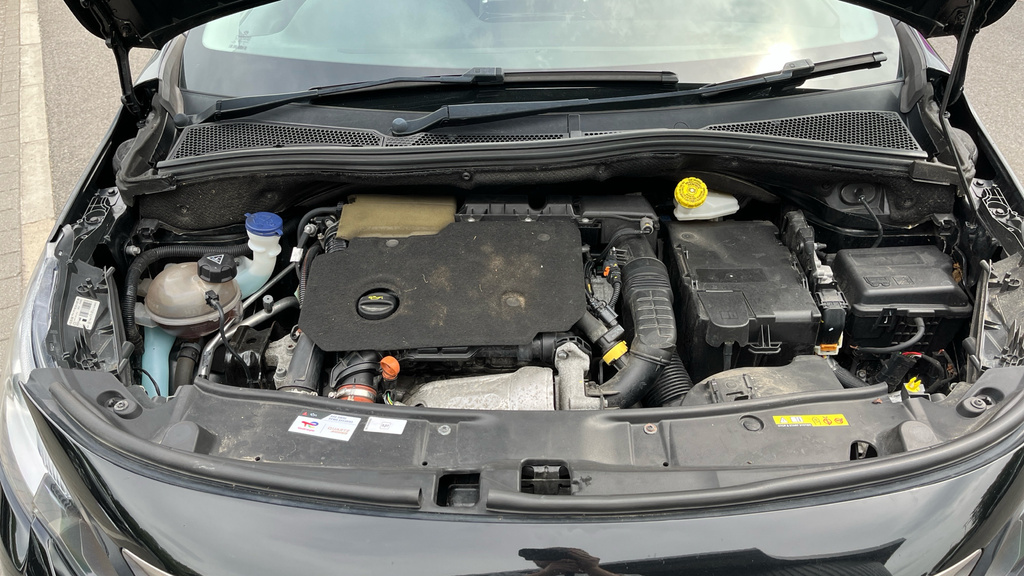 Peugeot 2008 1.2 Puretech 110 Allure Eat6 Red #16
