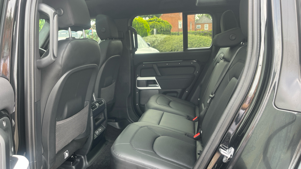 Land Rover Defender 3.0 D300 Hard Top X-dynamic Hse 3 Seat 2023 Grey #14