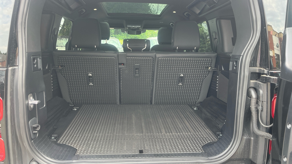 Land Rover Defender 3.0 D300 Hard Top X-dynamic Hse 3 Seat 2023 Grey #15