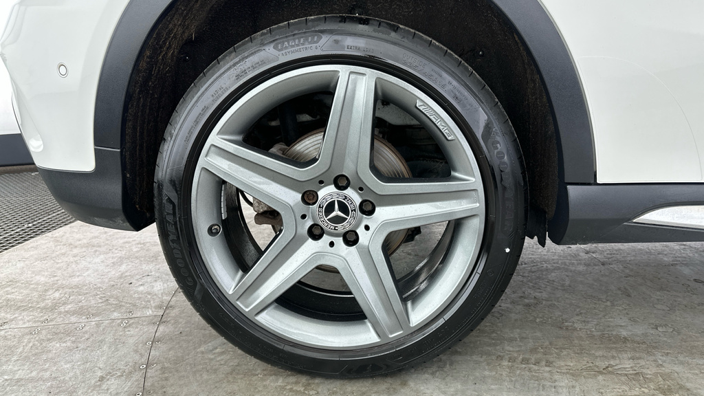 Mercedes-Benz GLA Class 1.6 Gla200 Amg Line Edition Suv 7G Dct White #29