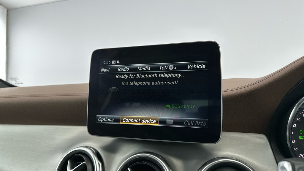 Mercedes-Benz GLA Class 1.6 Gla200 Amg Line Edition Suv 7G Dct White #21