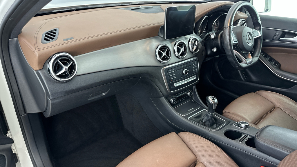 Mercedes-Benz GLA Class 1.6 Gla200 Amg Line Edition Suv 7G Dct White #13