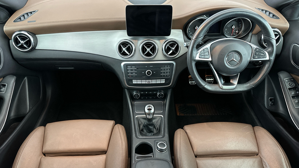 Mercedes-Benz GLA Class 1.6 Gla200 Amg Line Edition Suv 7G Dct White #17