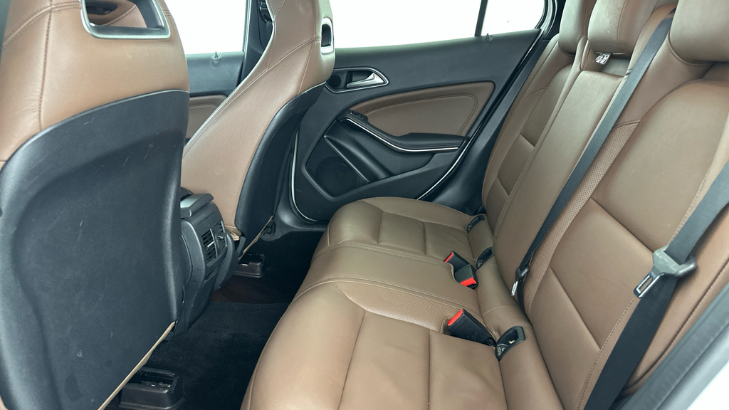Mercedes-Benz GLA Class 1.6 Gla200 Amg Line Edition Suv 7G Dct White #24