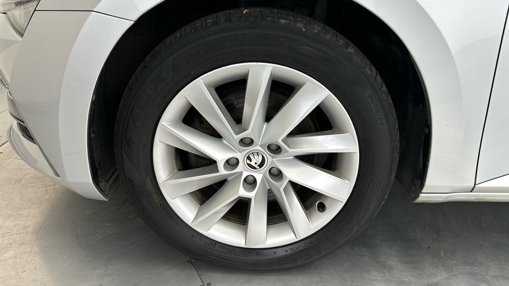 Skoda Superb 2.0 Tdi Cr Se Estate White #23