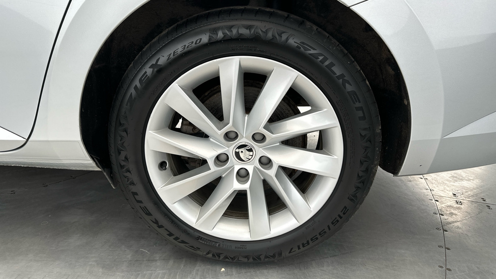 Skoda Superb 2.0 Tdi Cr Se Estate White #24