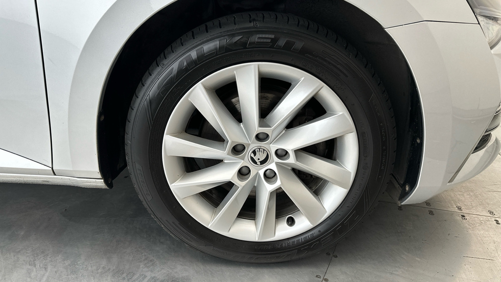 Skoda Superb 2.0 Tdi Cr Se Estate White #26