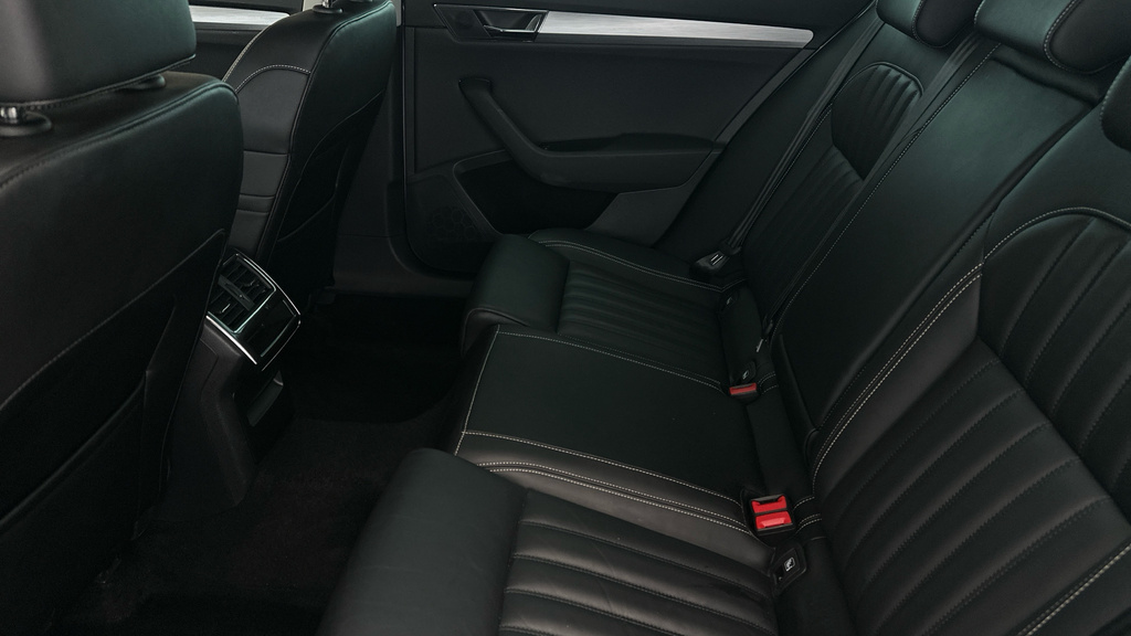 Skoda Superb 2.0 Tdi Cr Se Estate White #20