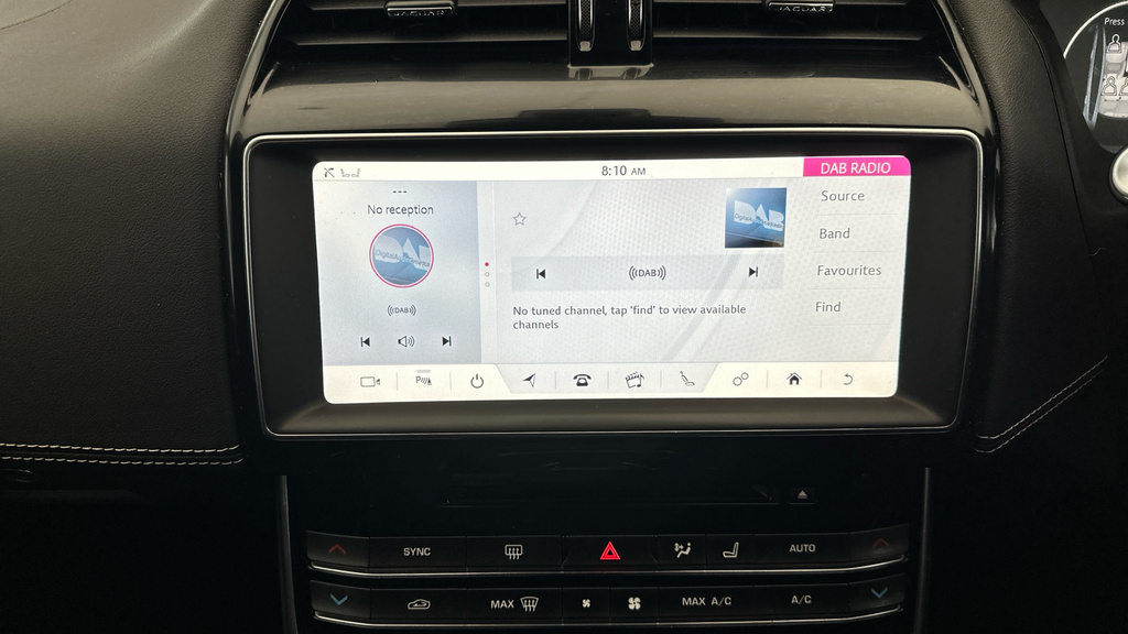 Jaguar XE 2.0 300 300 Sport Awd Red #19