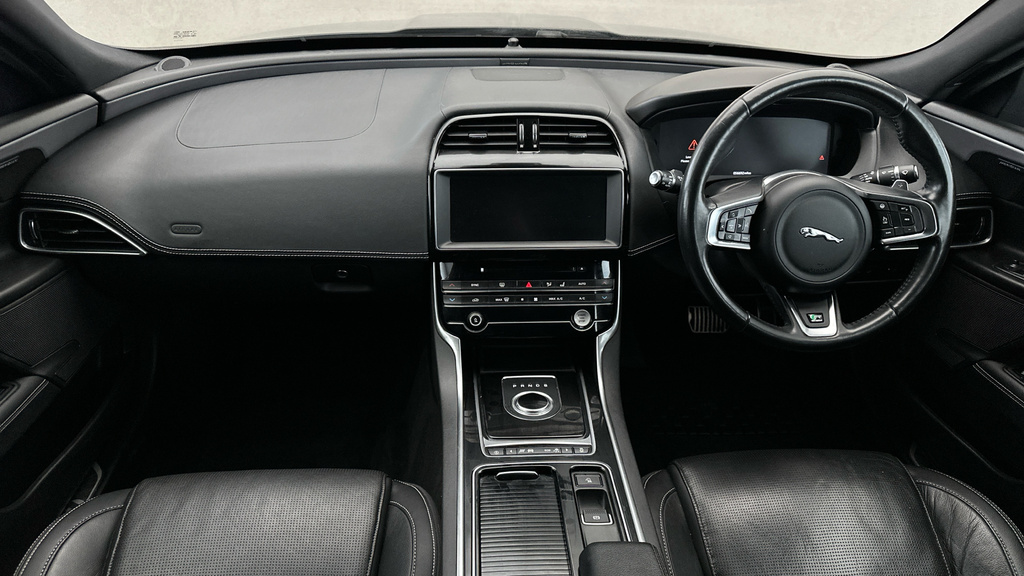 Jaguar XE 2.0 300 300 Sport Awd Red #16