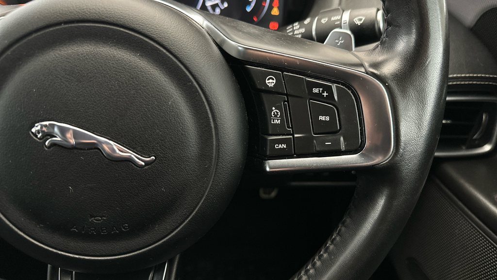 Jaguar XE 2.0 300 300 Sport Awd Red #14