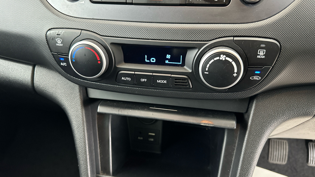 Hyundai I10 Hyundai Hatchback 1.2 Premium Se Blue #12