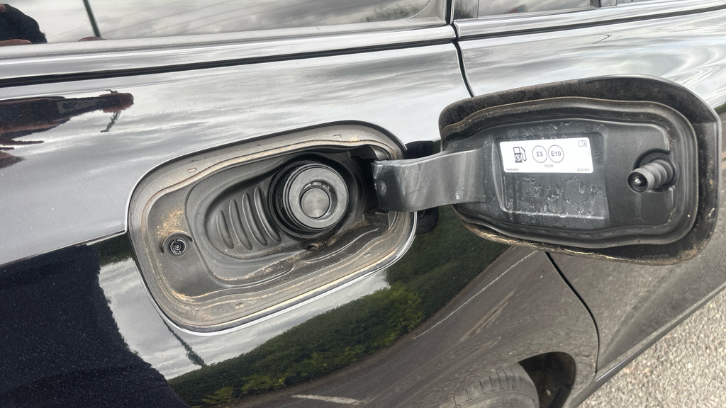 Volvo V60 2.0 T6 350 Recharge Phev R Design Awd Black #23