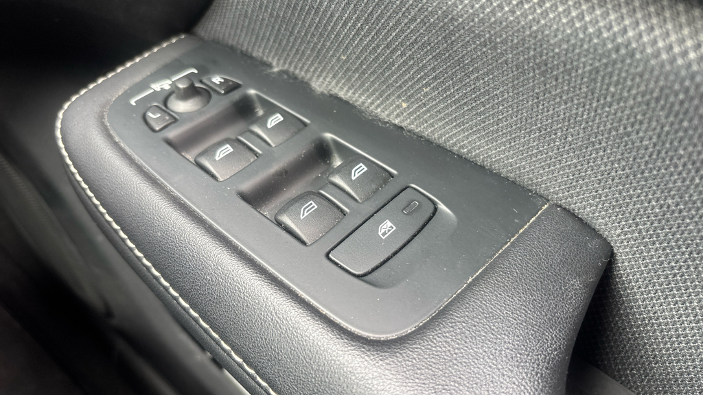 Volvo V60 2.0 T6 350 Recharge Phev R Design Awd Black #29