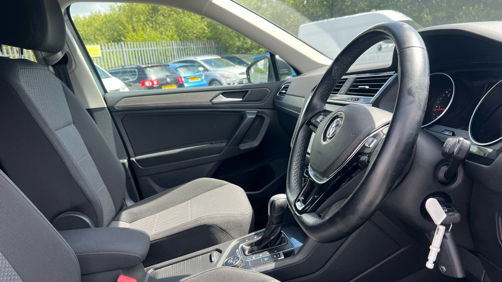 Volkswagen Tiguan Allspace Sel Black #22
