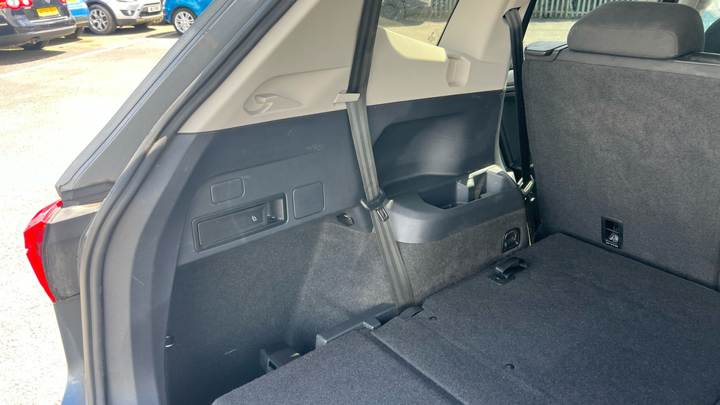 Volkswagen Tiguan Allspace Sel Black #26