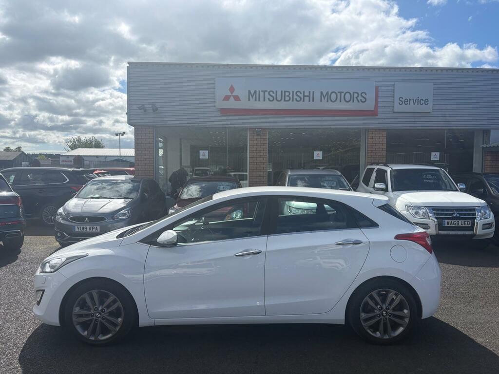 Hyundai I30 1.6 Crdi Blue Drive Premium Euro 6 Ss White #2