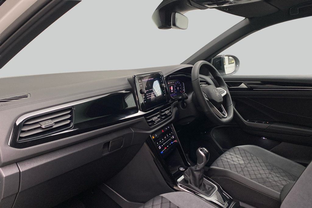 Volkswagen T-Roc Black Edition Plus 1.5 Tsi 150Ps 6-Speed 5 DA75RXL White #2