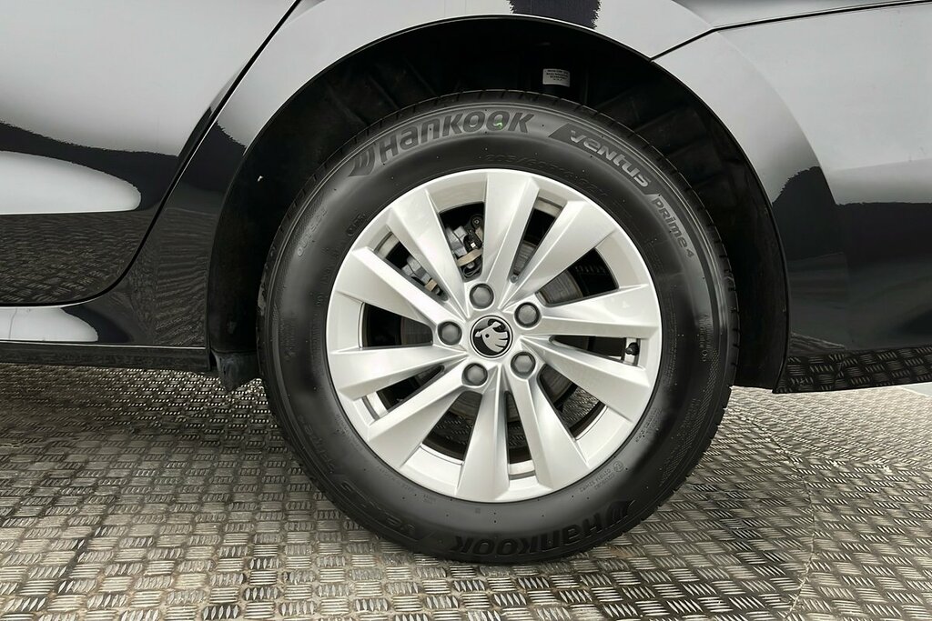 Skoda Octavia Se Technology 1.5 Tsi 116 Ps 6G Man Black #5