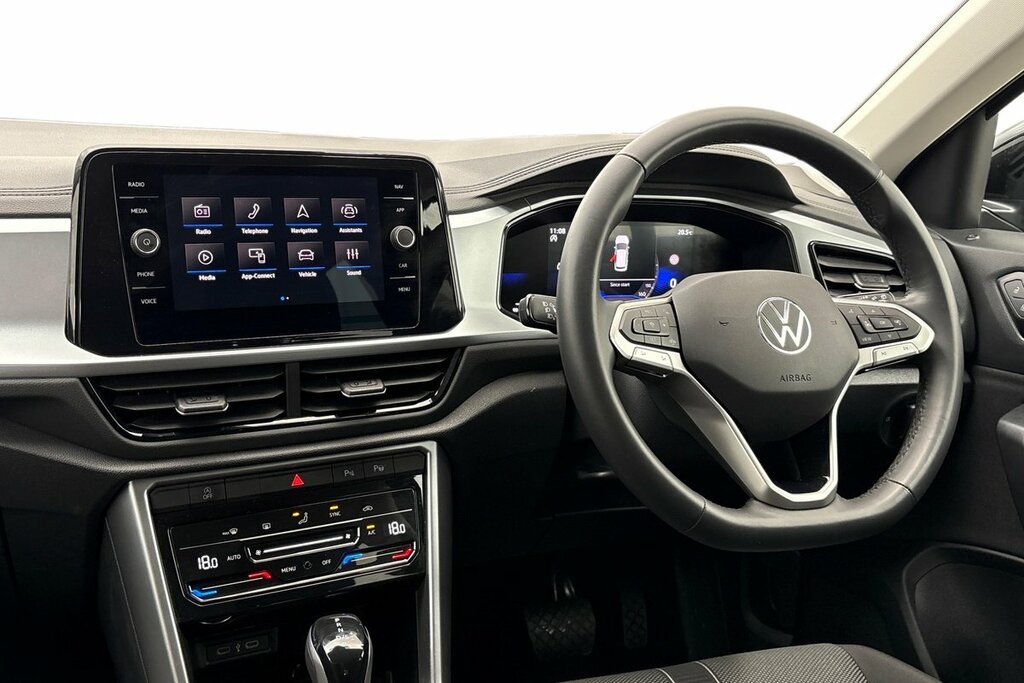 Volkswagen T-Roc Match 1.5 Tsi 150Ps 7-Speed Dsg Black #2