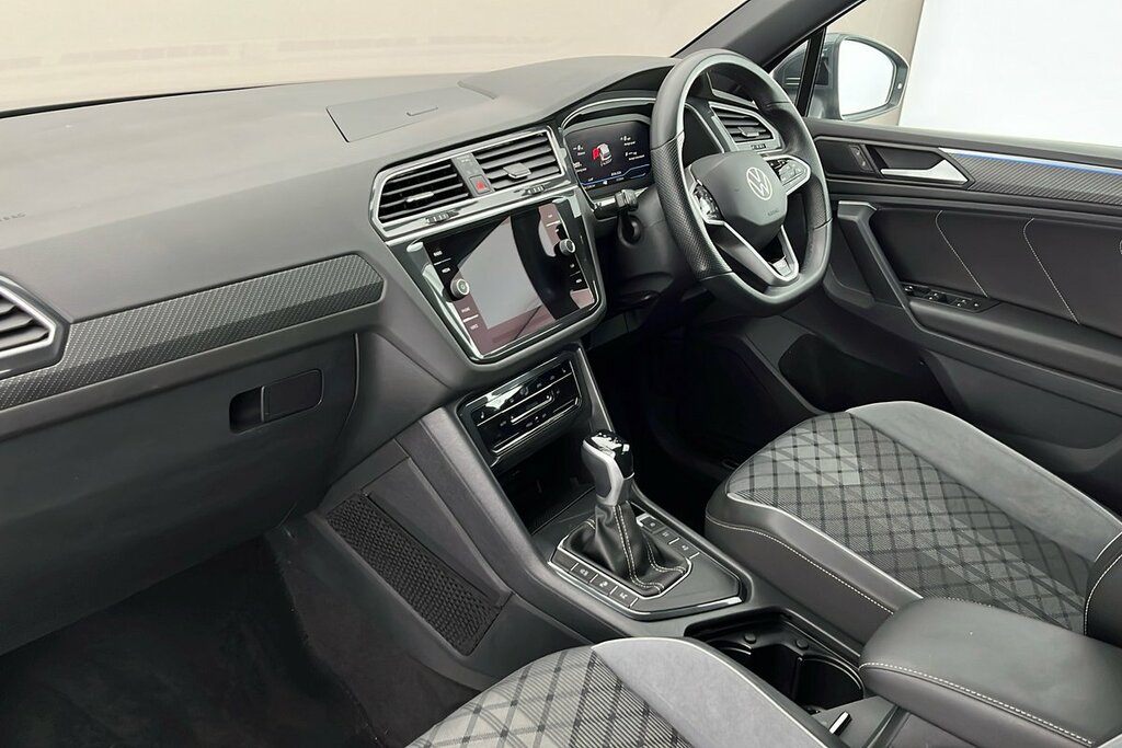 Volkswagen Tiguan R-line 1.5 Tsi 150Ps 7-Speed Dsg Grey #2