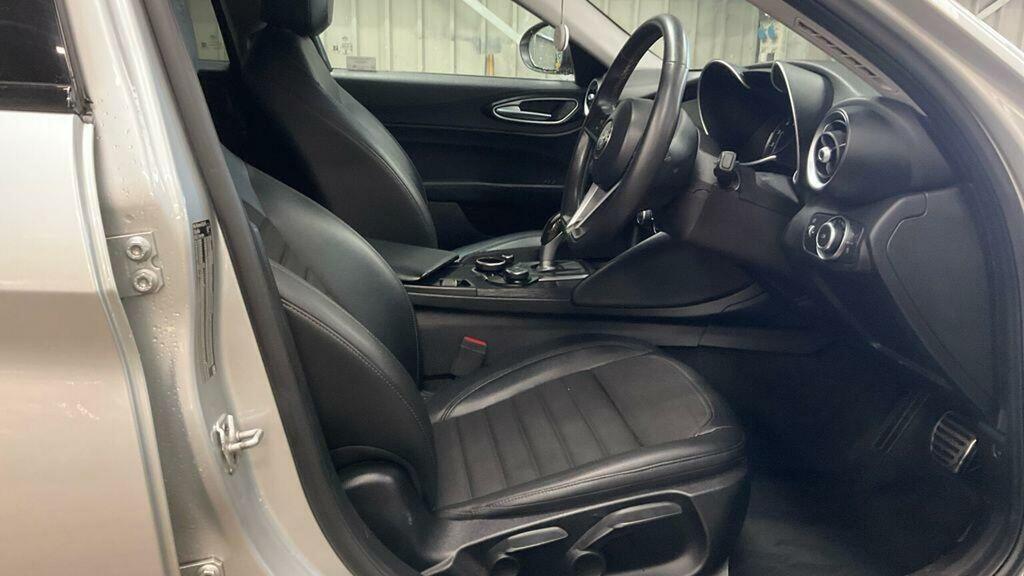 Alfa Romeo Giulia 2.0T Nero Edizione Euro 6 Ss Grey #3