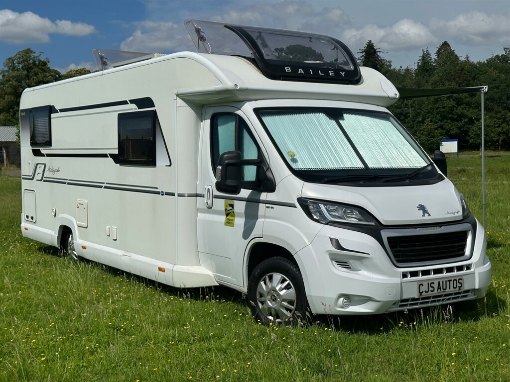 Peugeot Boxer Blue Hdi 3850 79T 335 Bb Tl Motor Home White