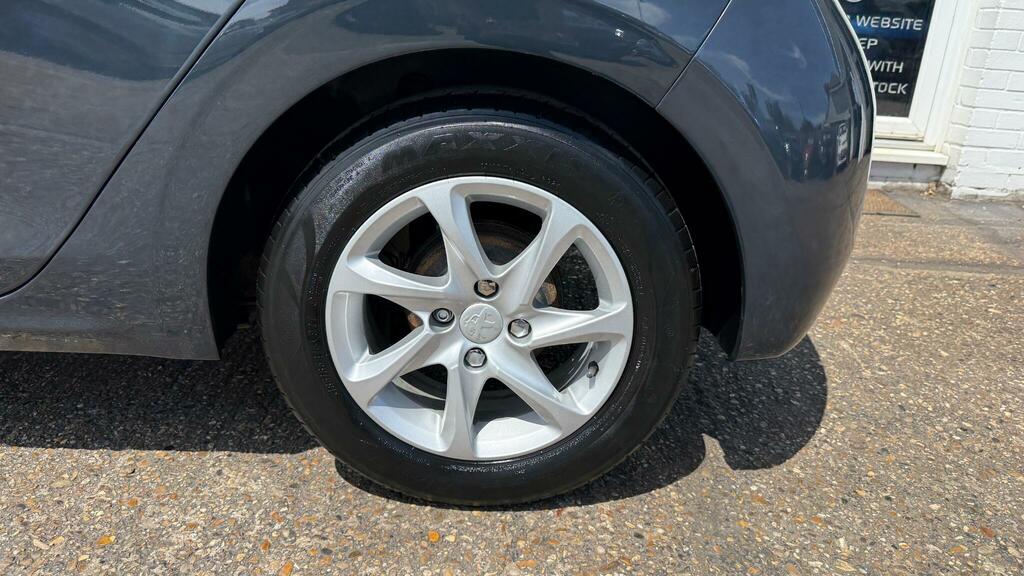 Peugeot 208 1.2 Puretech Black Edition Hatchback Ma Black #19