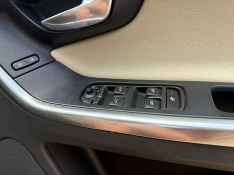 Volvo XC60 D4 R-design Pro Winter Pack,air Suspension,lane D Silver #40