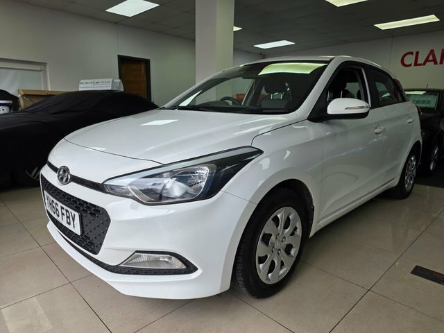 Hyundai I20 Hatchback White #2