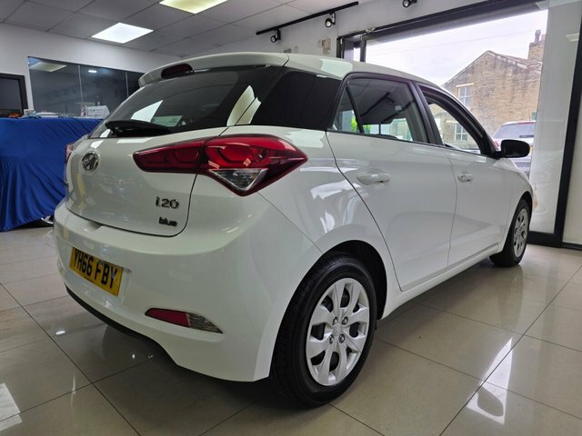 Hyundai I20 Hatchback White #3