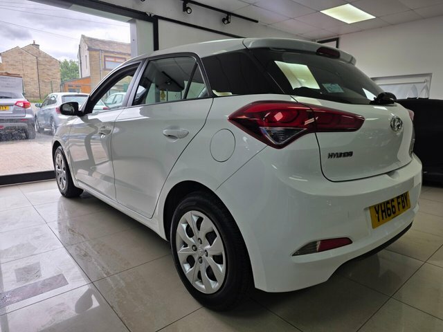 Hyundai I20 Hatchback White #4