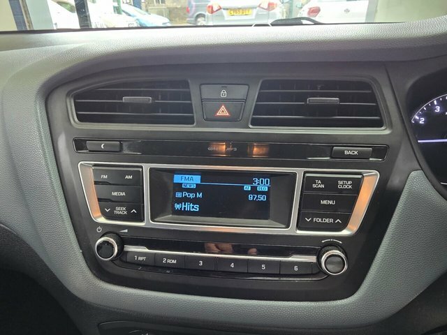 Hyundai I20 Hatchback White #6