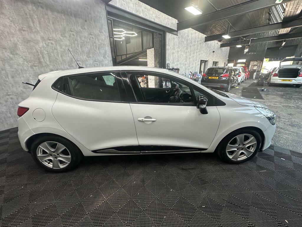 Renault Clio 1.2 16V Dynamique Medianav Cwvehiclemarketing Black #6