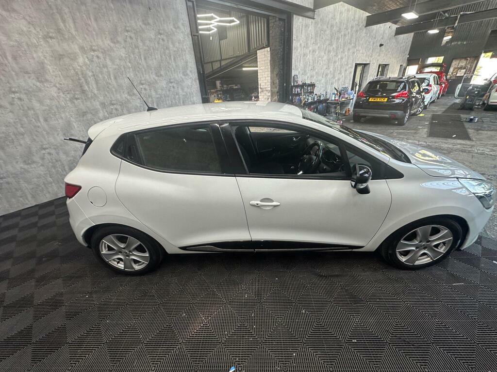 Renault Clio 1.2 16V Dynamique Medianav Cwvehiclemarketing Black #7