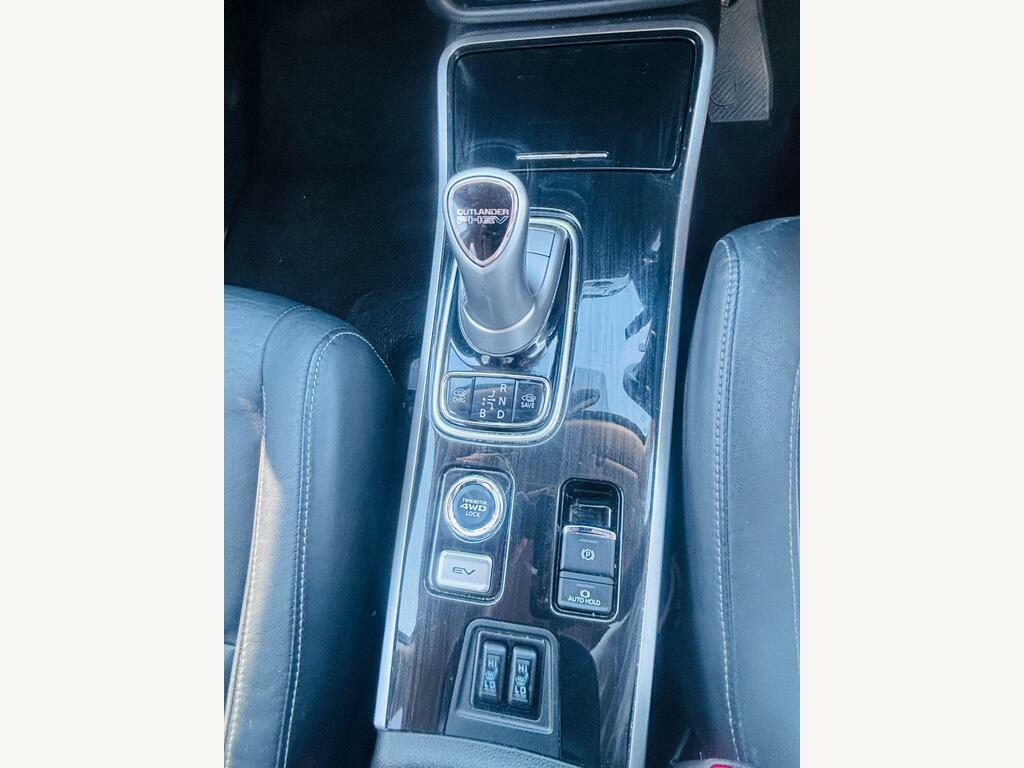 Mitsubishi Outlander Phev 2.4H Twinmotor 13.8Kwh 4H 4Wd  #18