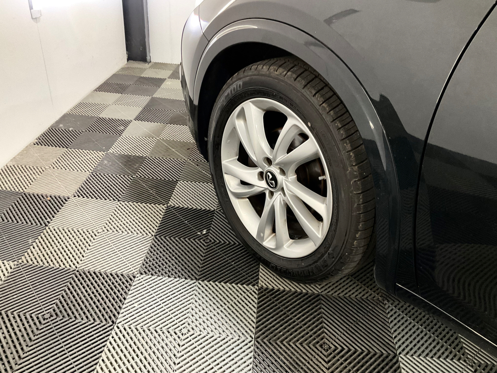 Infiniti Q30 Sport Black #28