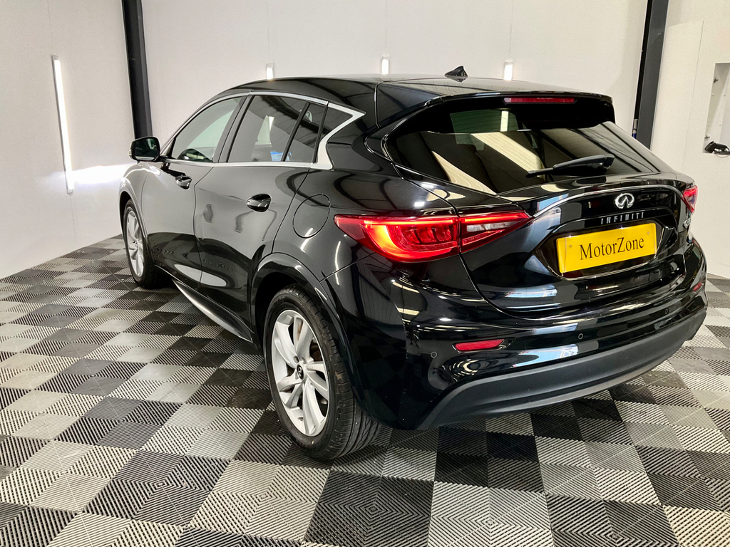 Infiniti Q30 1.5D Business Executive Hatchback Dct E Black #5