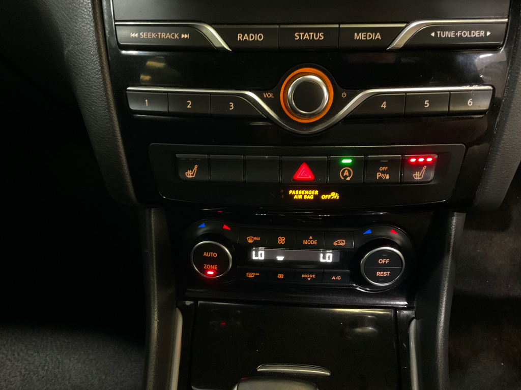 Infiniti Q30 Sport Black #17