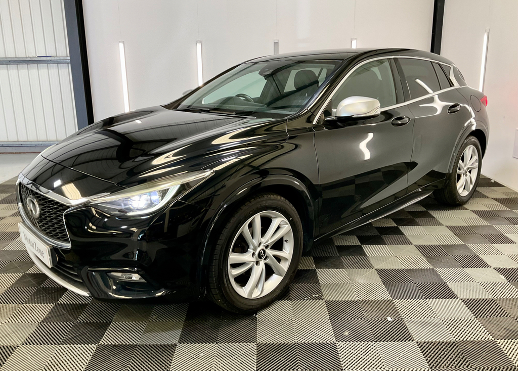 Infiniti Q30 1.5D Business Executive Hatchback Dct E Black #4