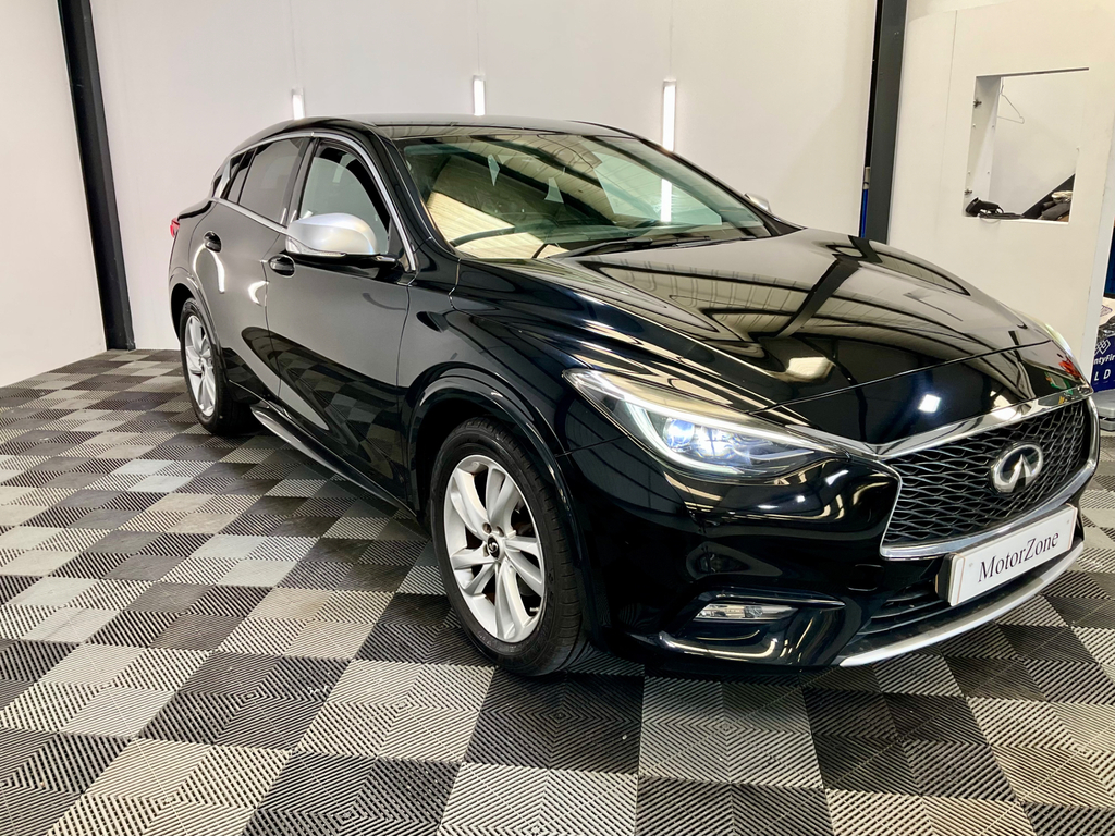 Infiniti Q30 1.5D Business Executive Hatchback Dct E Black #3