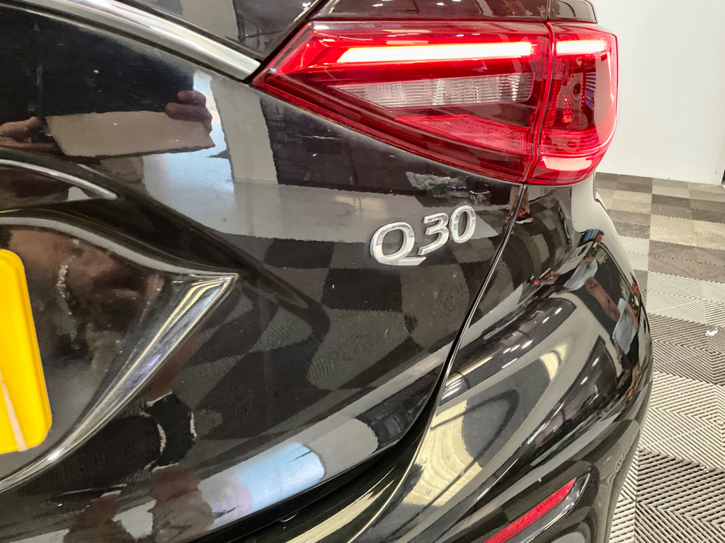 Infiniti Q30 Sport Black #26