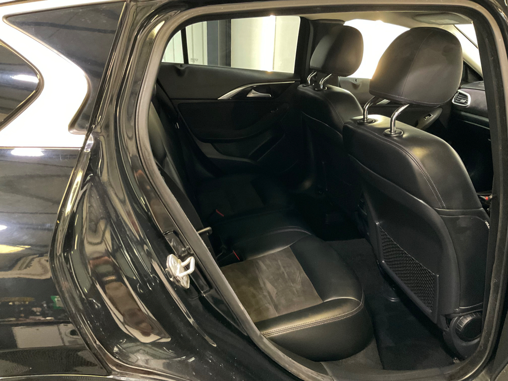 Infiniti Q30 Sport Black #23